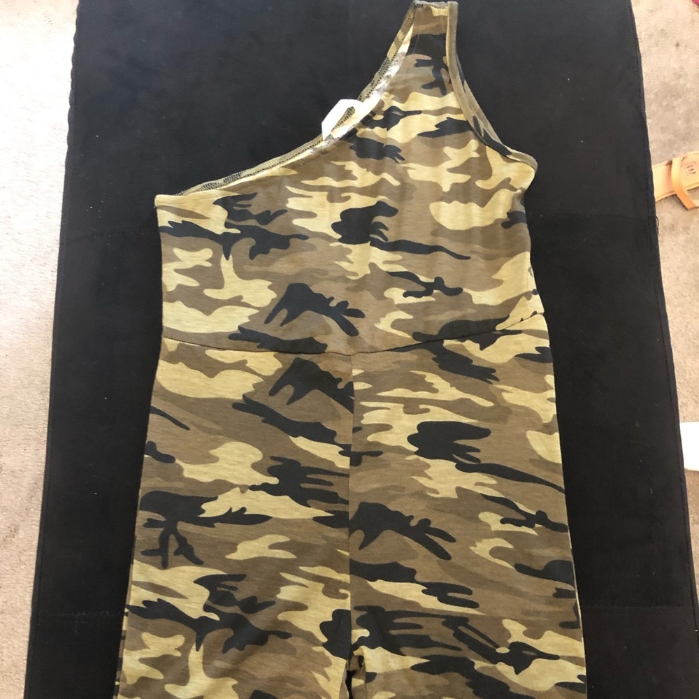 SHEIN Girls Camo Bodysuit